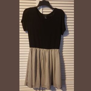 5 for $25 Forever 21 Women Black White Dress M